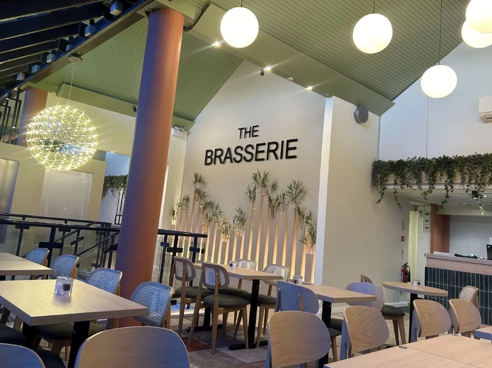 Brasserie-Entrance-Wallnew